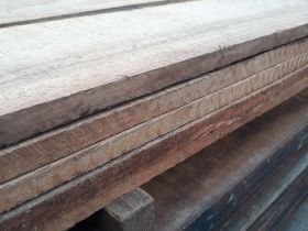 Hardhouten plank